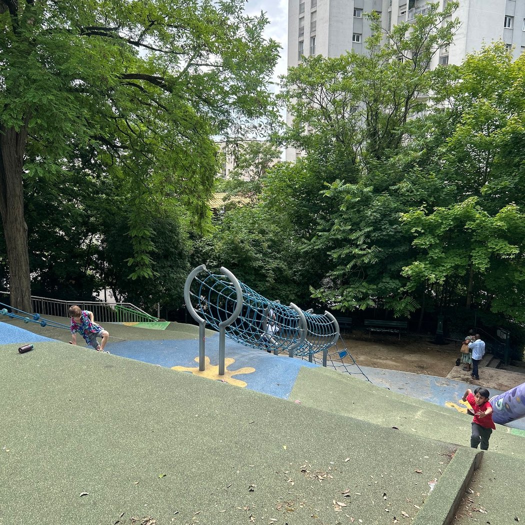Terrain de Jeux d'Enfants des Couronnes 3